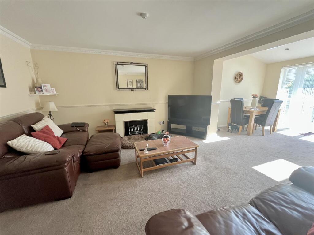 windsor wood lounge.jpg