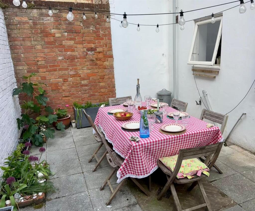courtyard summer 2.jpg