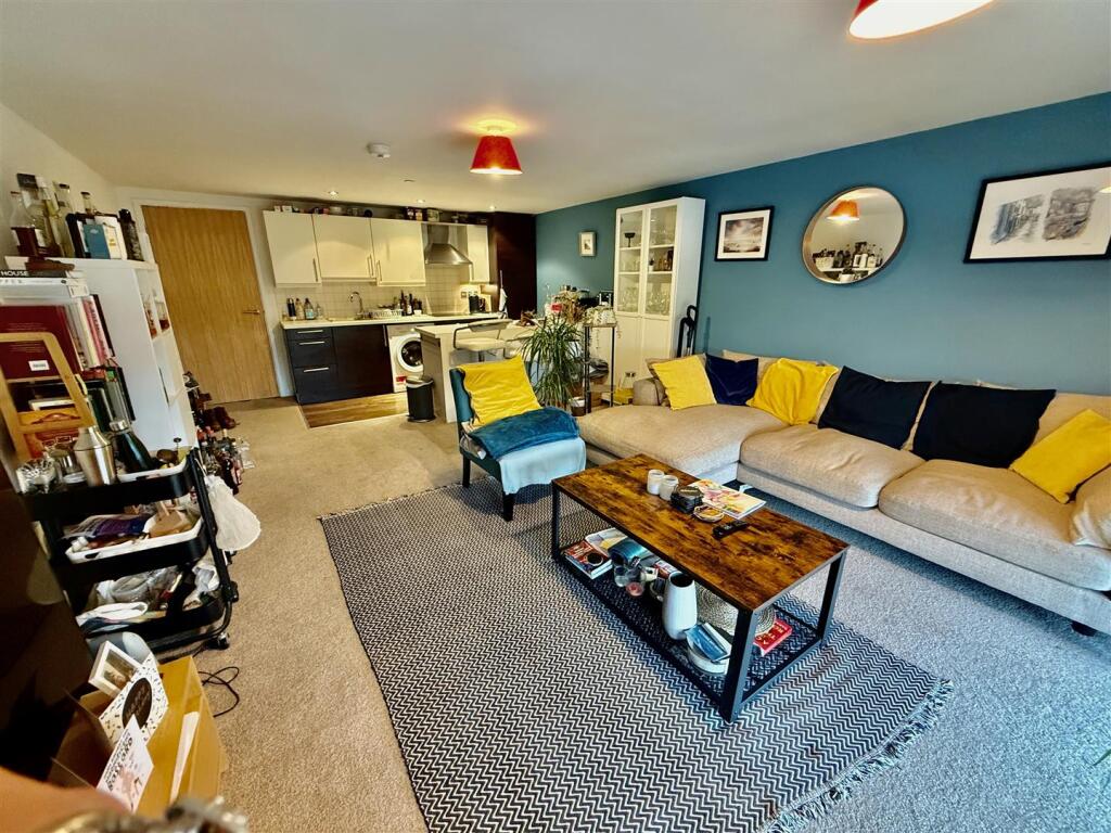 LOUNGE/KITCHEN/DINER