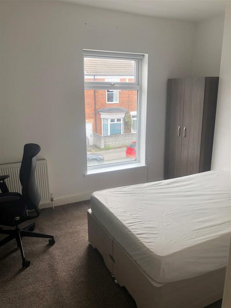 11 Mel Bedroom 1.jpg
