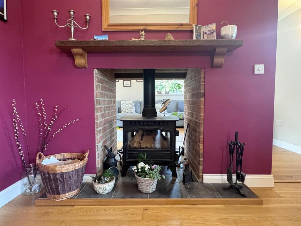 Log Burner 1.JPG