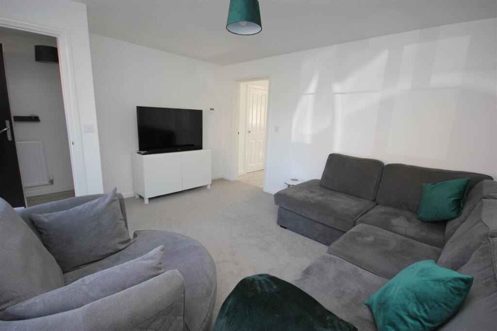 lounge 2.JPG