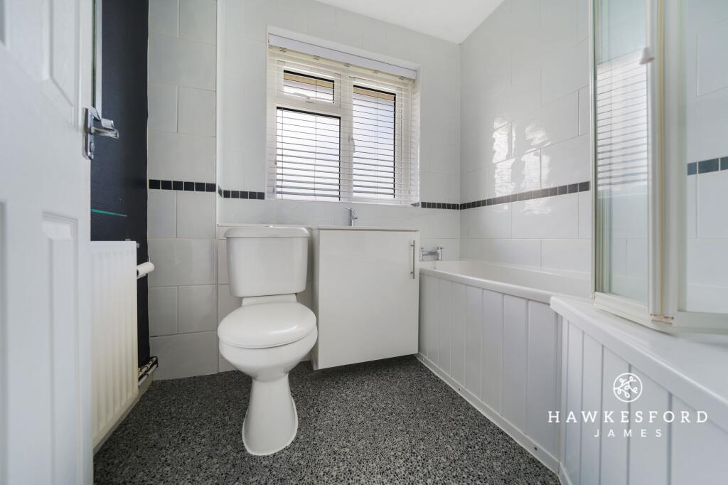 Temple Gardens, Sittingbourne - Bathroom