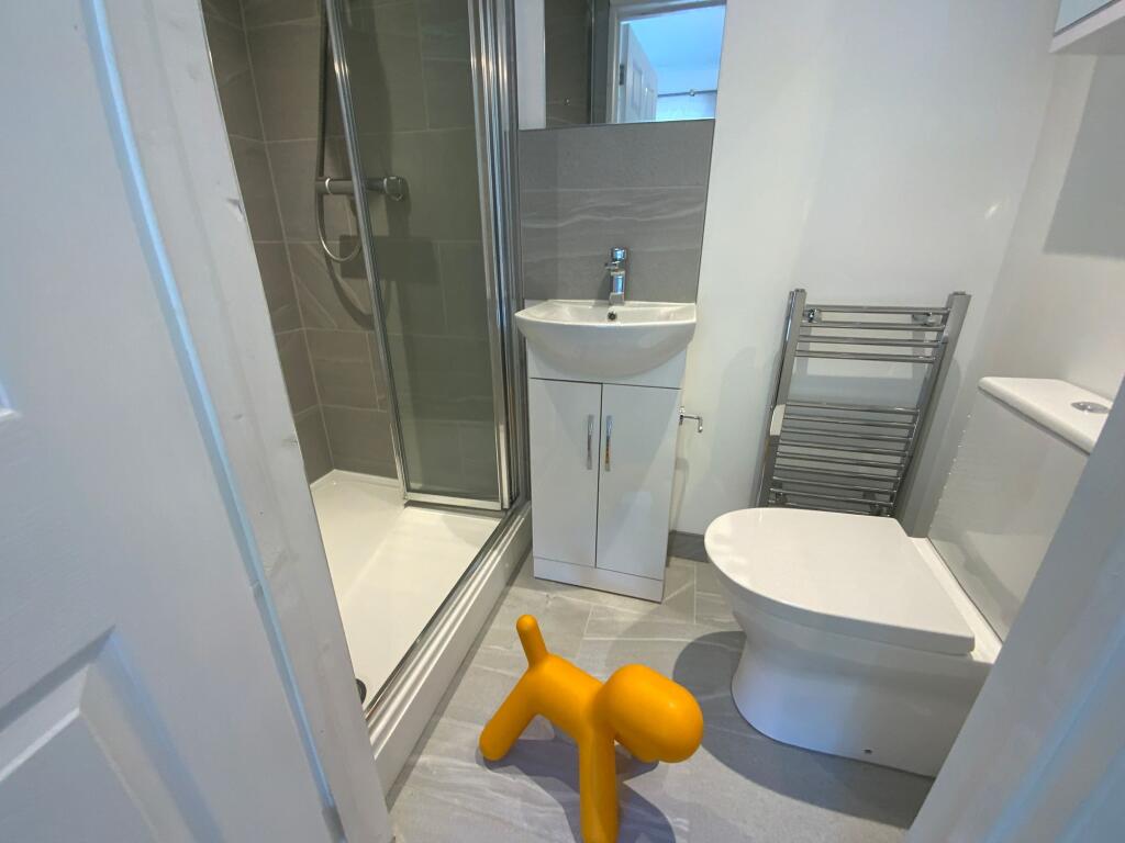 Bedroom 4 Ensuite