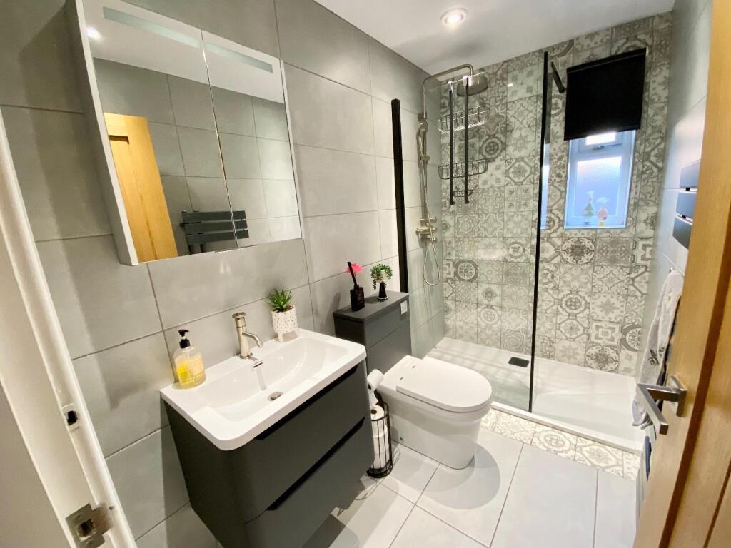 SHOWER ROOM