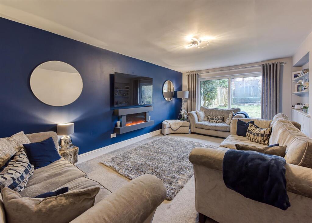 18 Charters Avenue-lounge.jpg