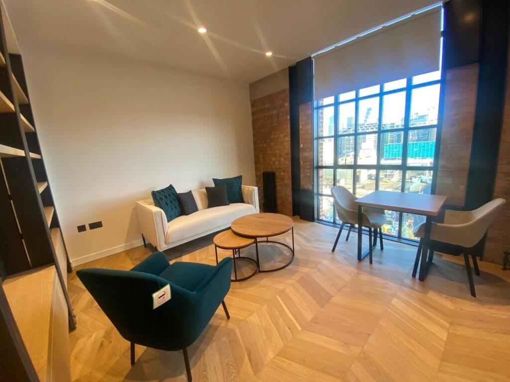 Switch House - Lounge2.JPG