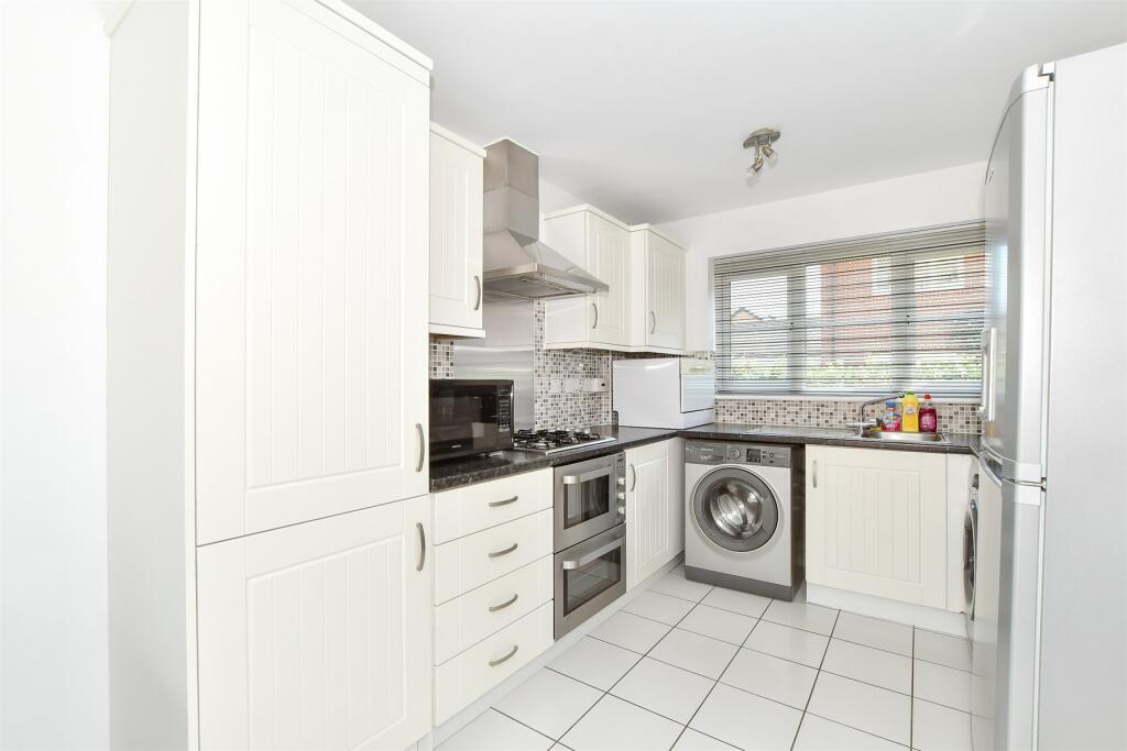 Kitchen/ Dining Room