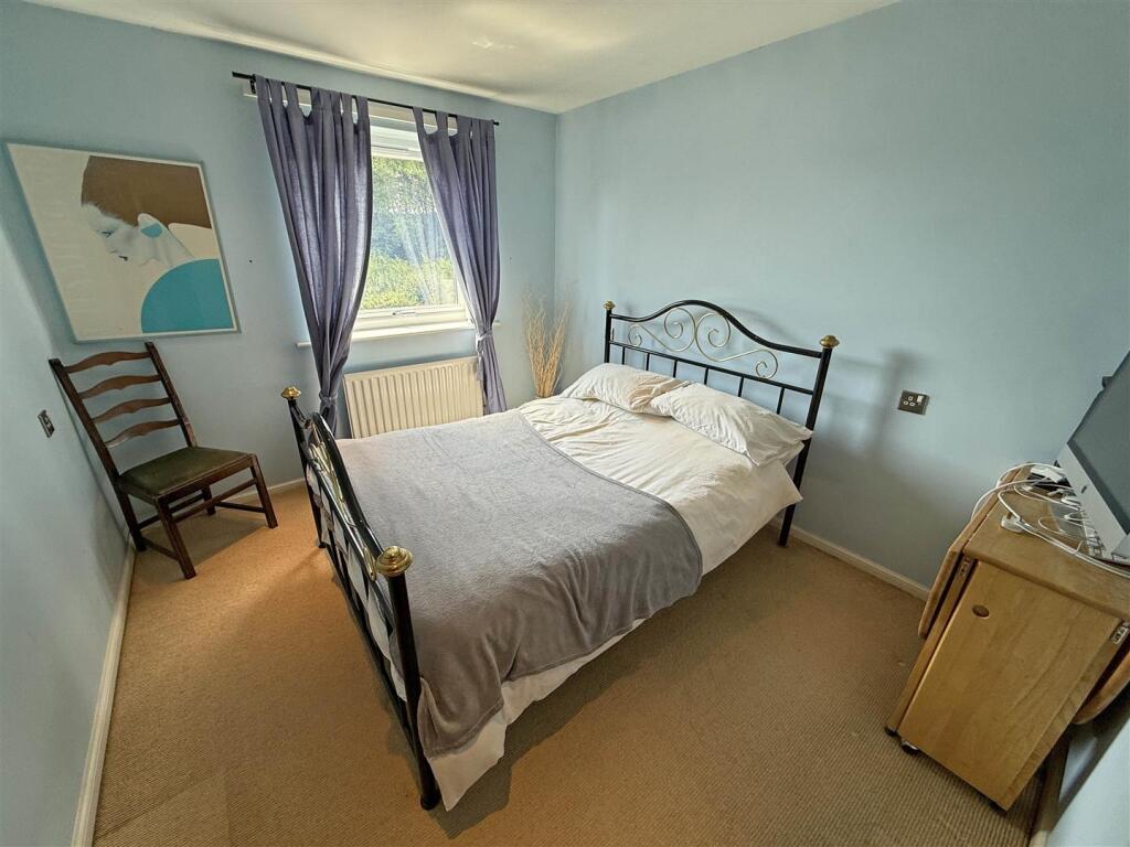 Bedroom 1.jpg
