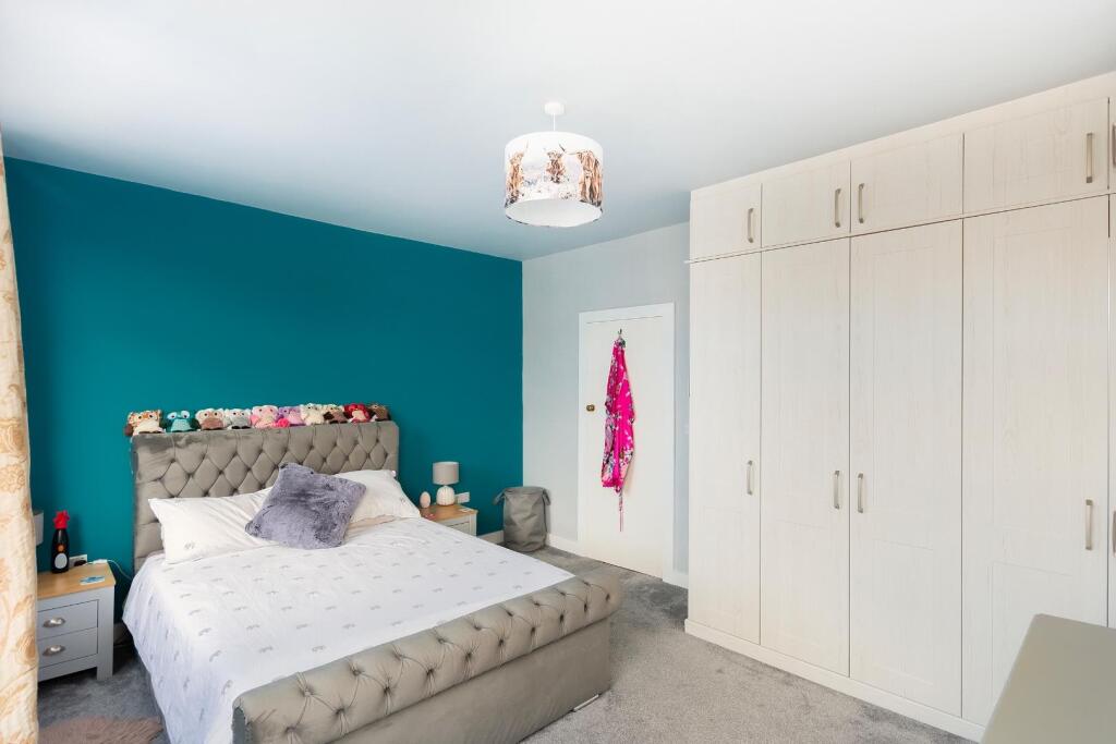 7K6AHD - Bedroom A.jpg