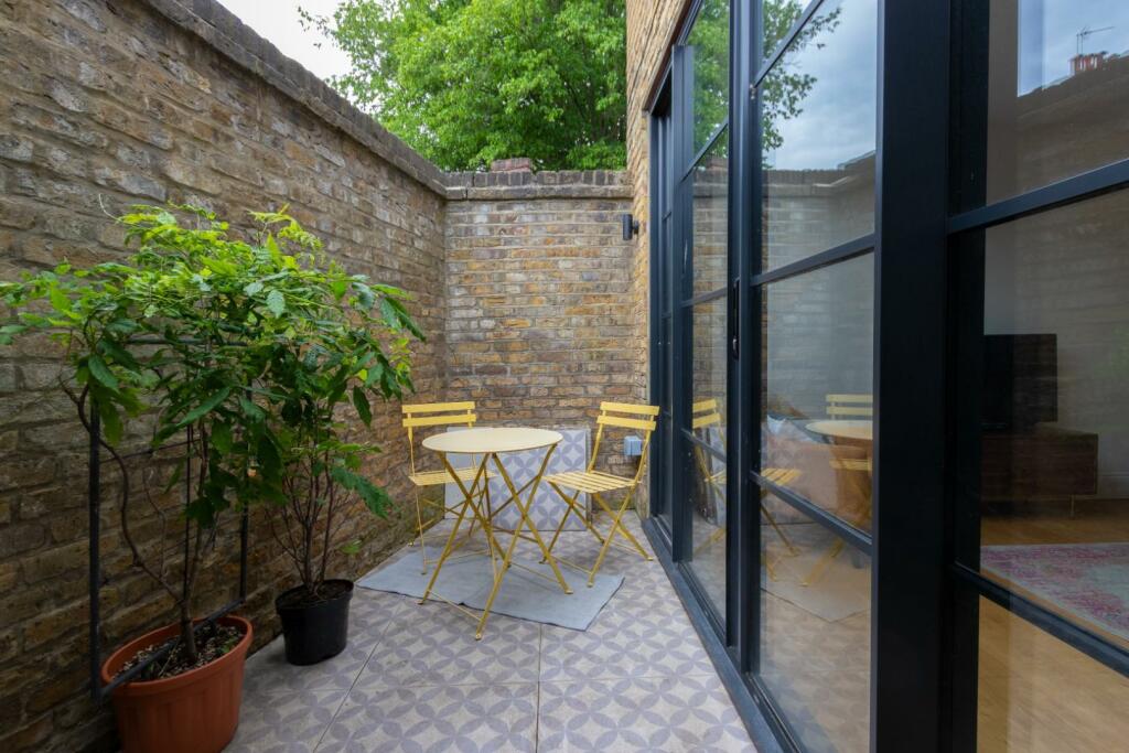 Ashbourne Grove 1B, W4 PH10.jpg