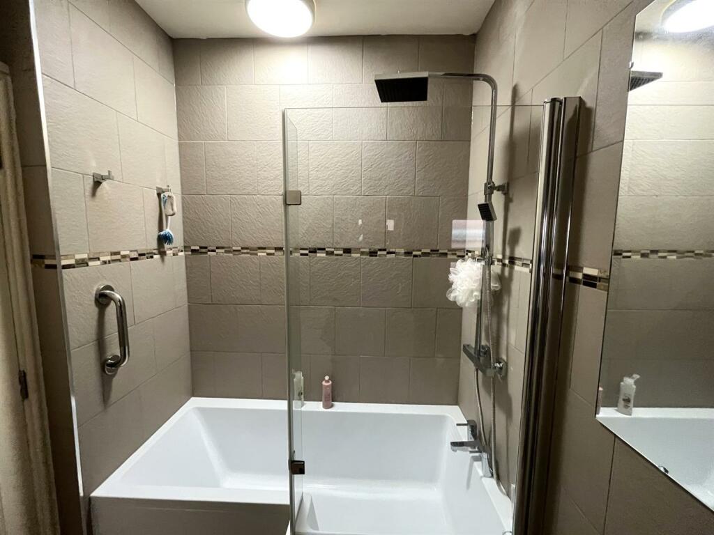 Davenport Road, Earlsdon Ensuite 1.jpeg