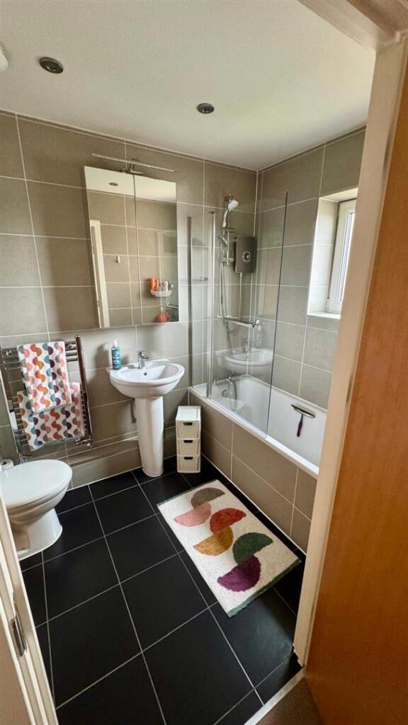Shingly Place, E4