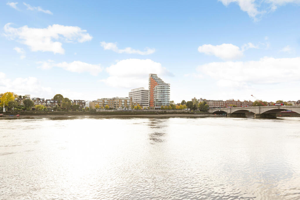 Flat 7, Carrara Whar