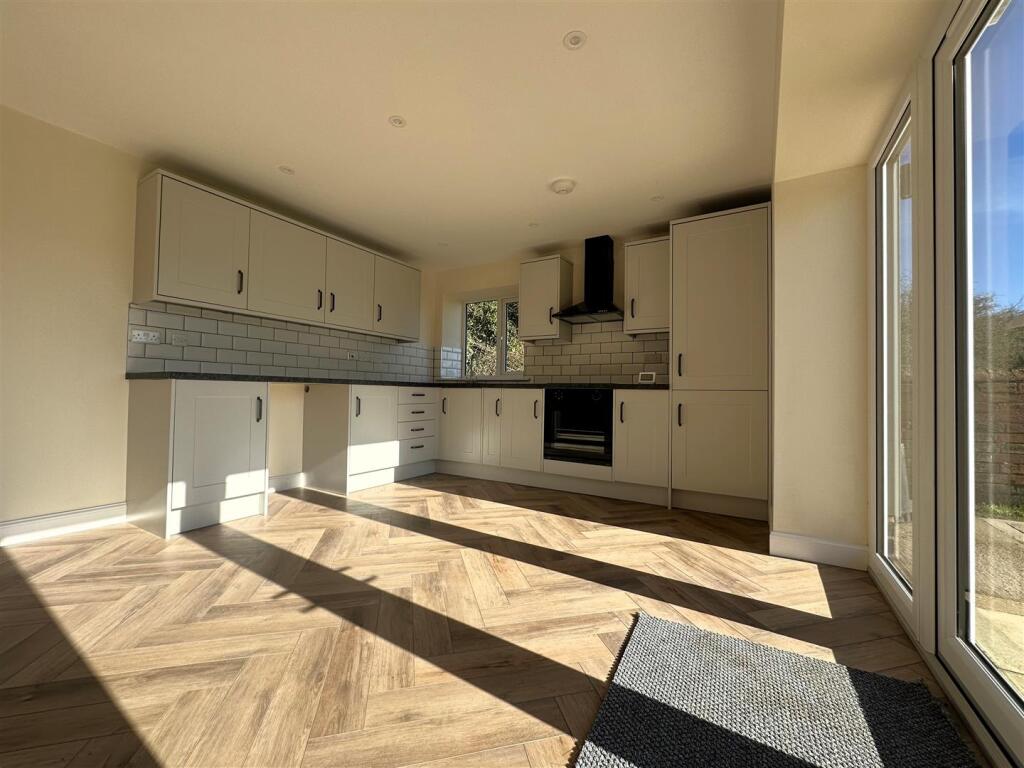 Kitchen II.jpg