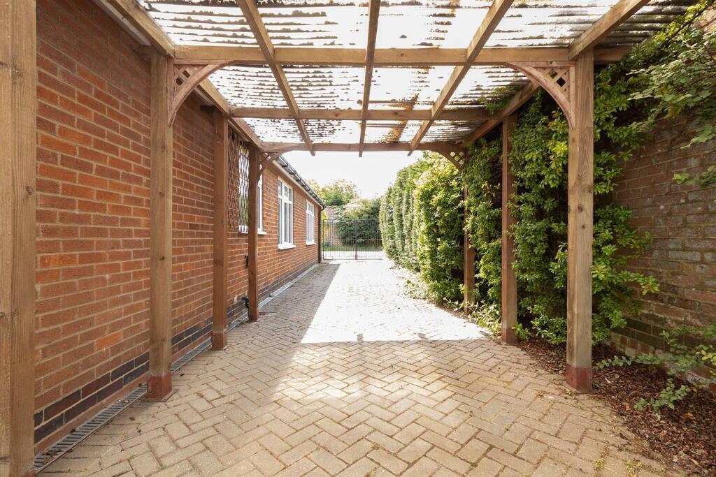 Oatlands, Church Drive