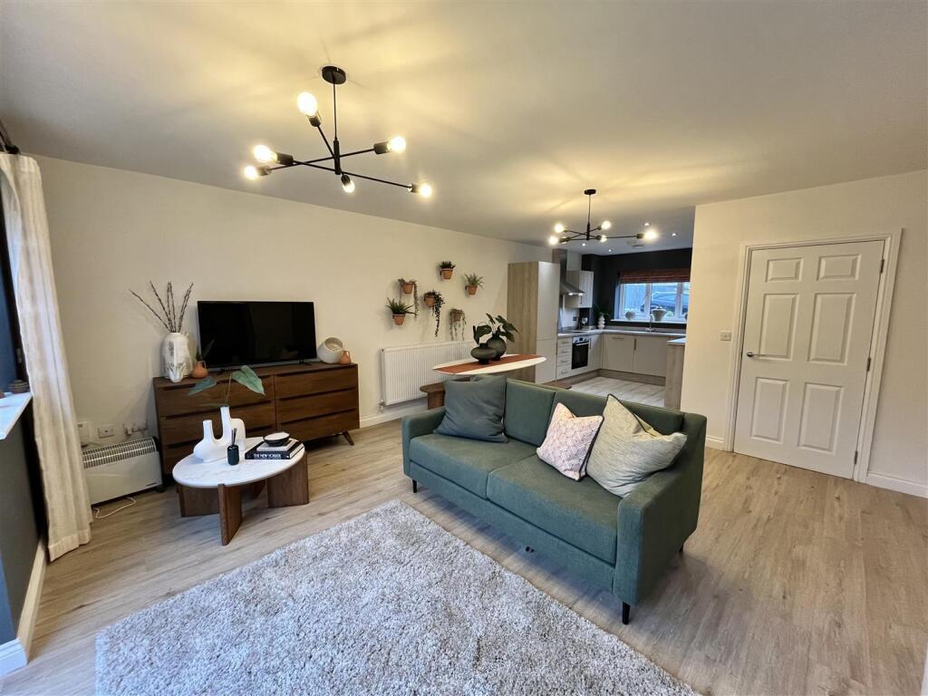 Open Plan Lounge &amp; Dining Area
