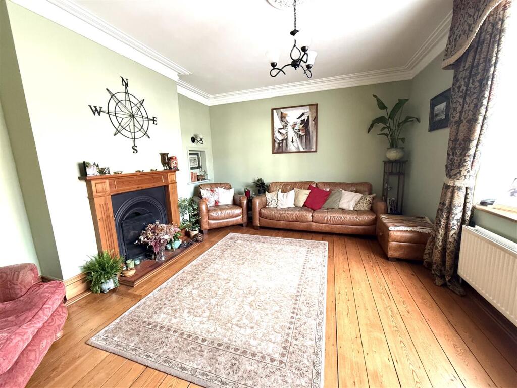 18 market lounge.jpeg