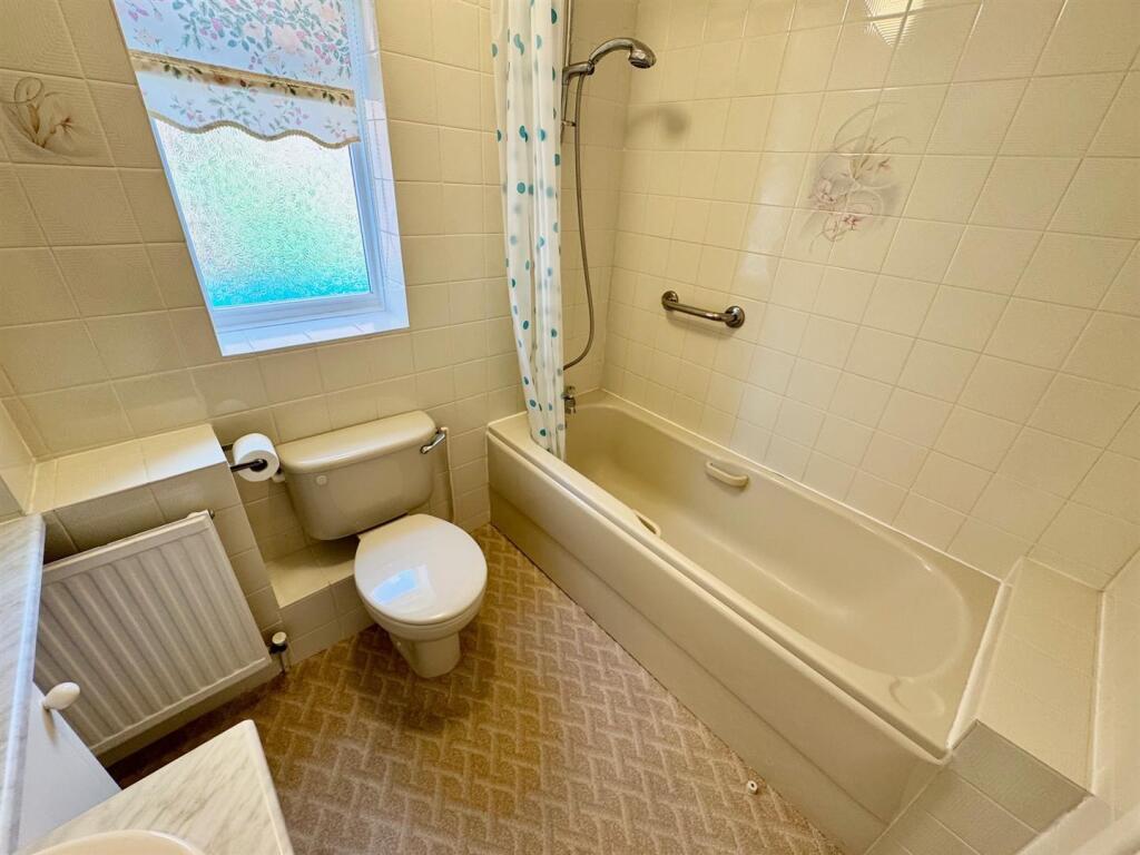Bathroom.jpg
