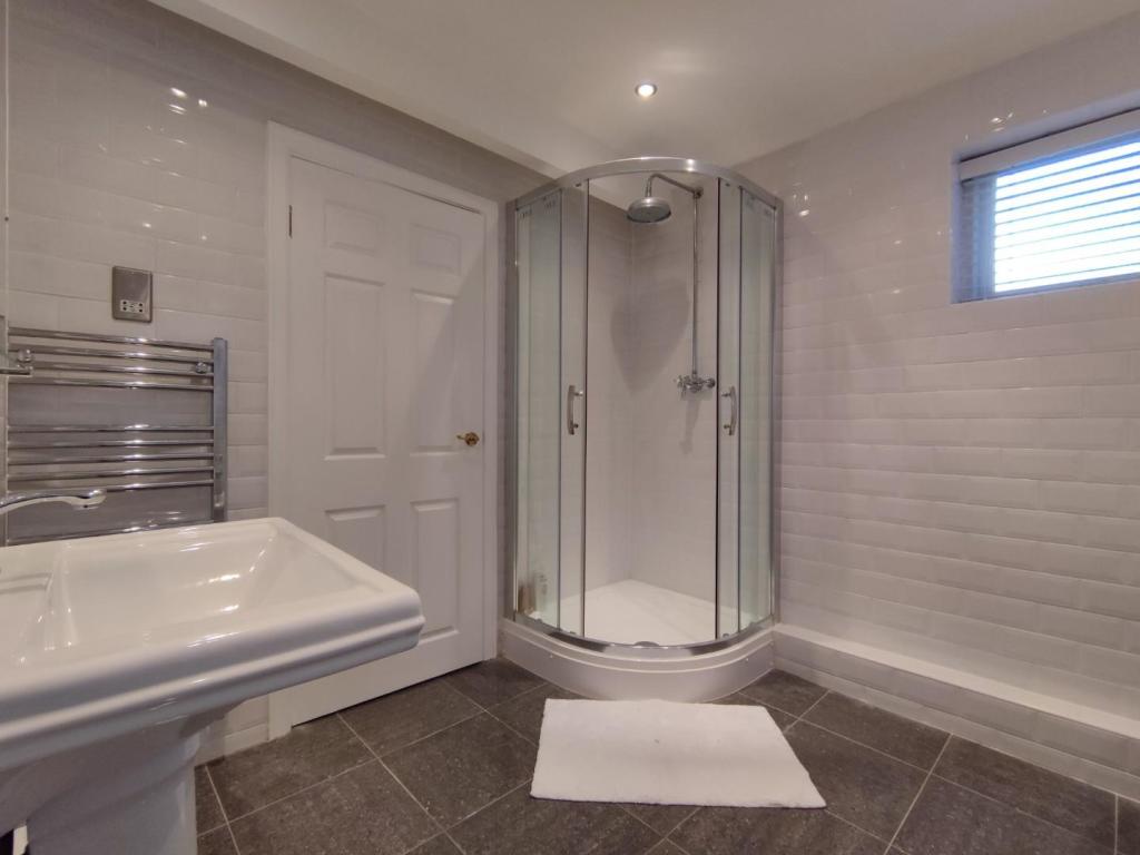 En-Suite Shower Aspect 3