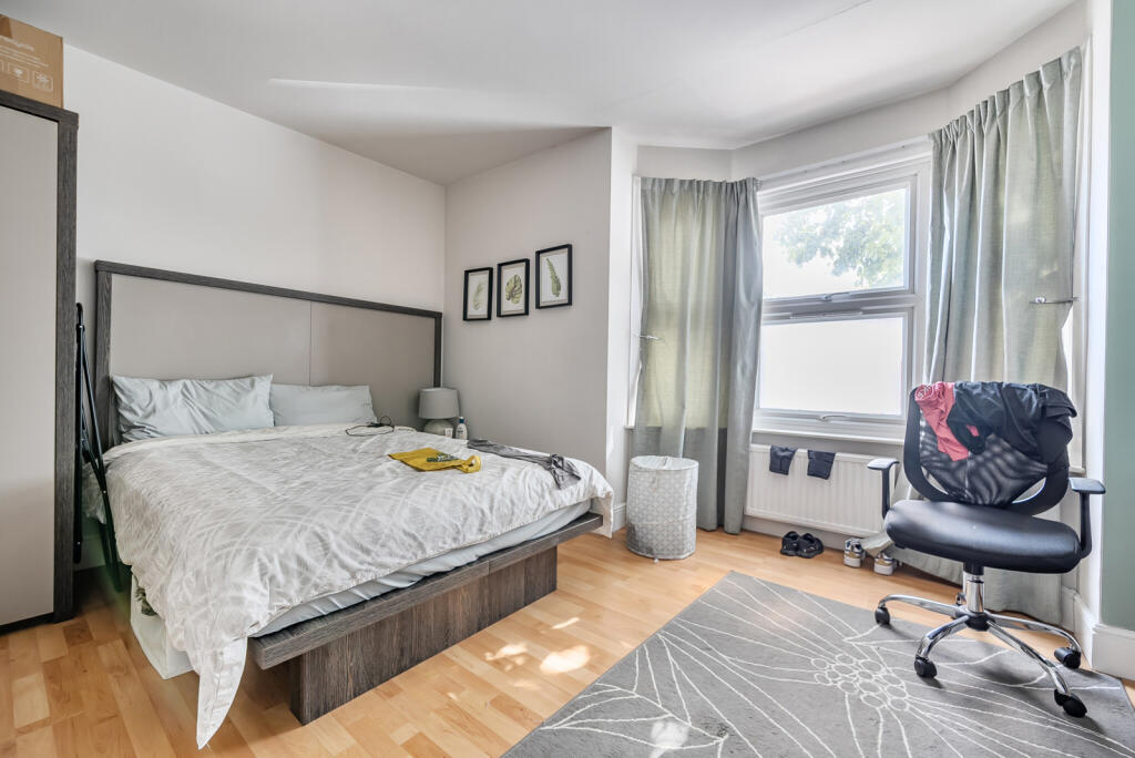 1341947-5-68b1d34...