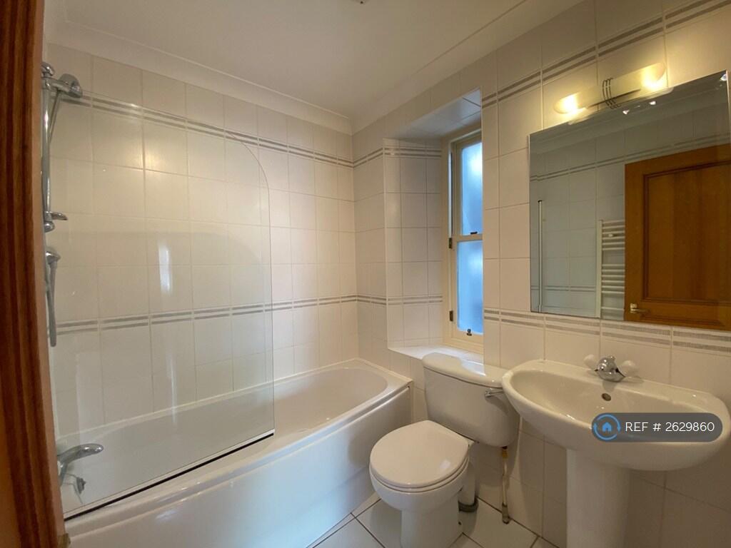 Bath/Shower Room