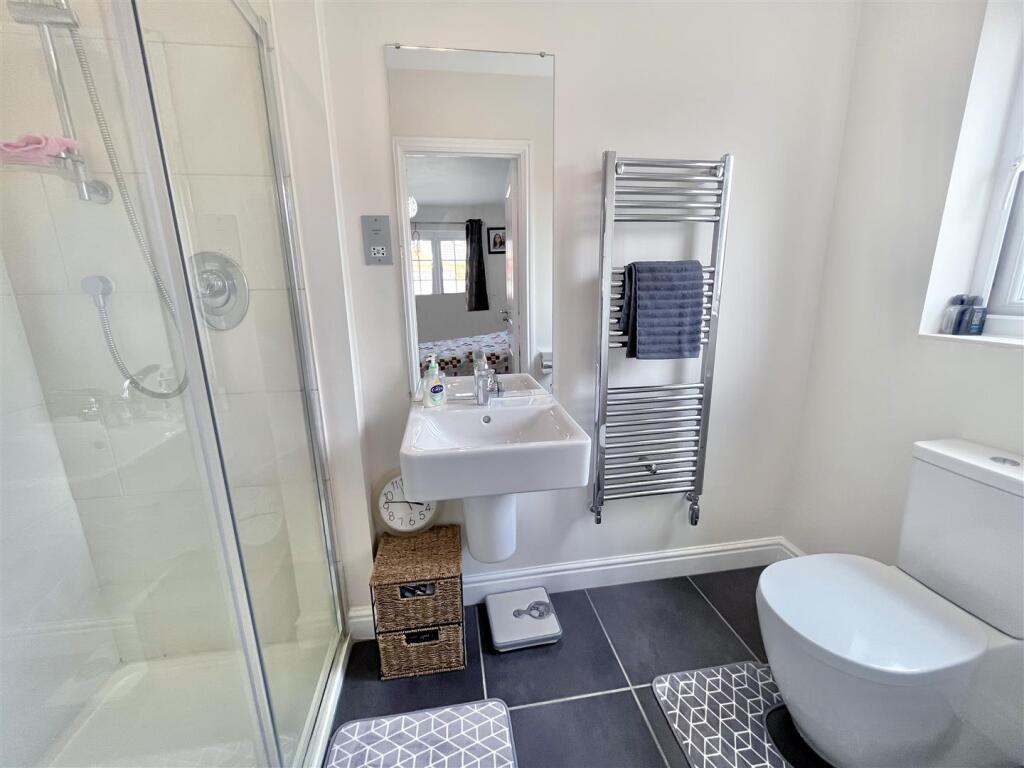 En Suite Shower Room Aspect 2