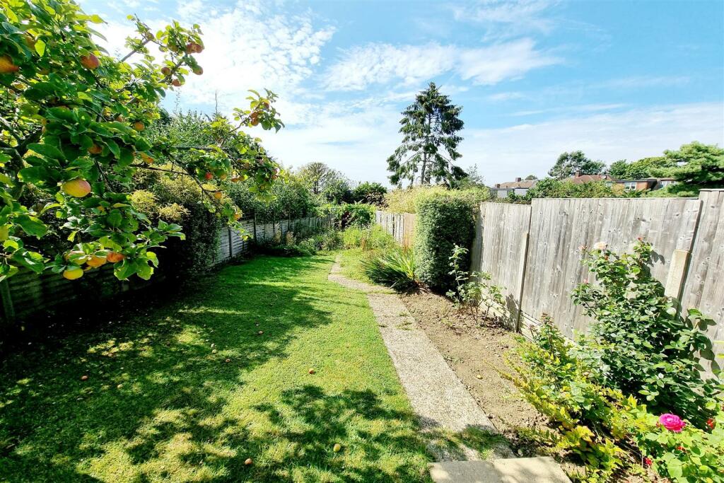 SOUTH FACING REAR GARDEN: