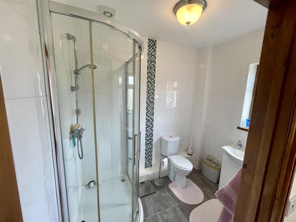 EN-SUITE TO MASTER BEDROOM