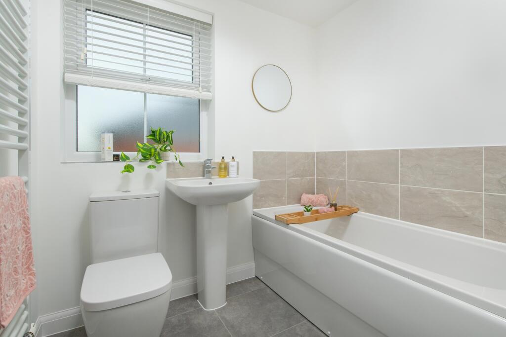 Hadley bathroom