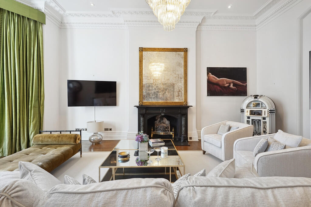 Flat D 12-12A Enn...