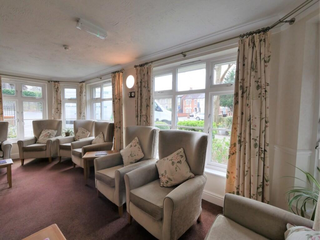 RESIDENT'S LOUNGE...