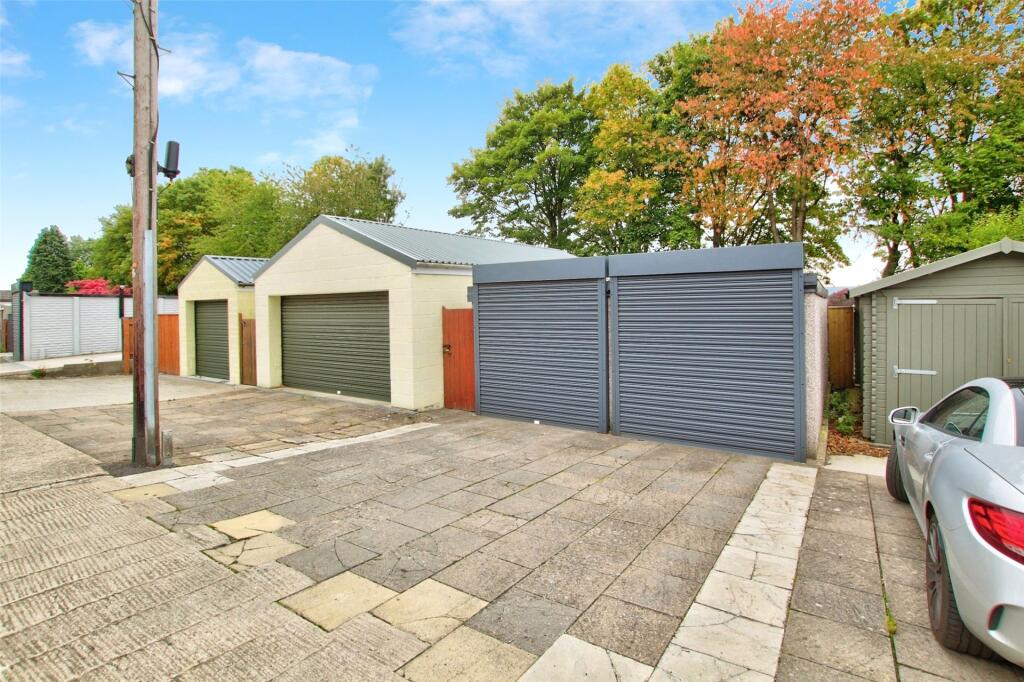 Double Garage &amp; Park