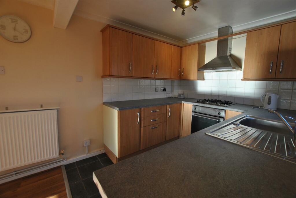 OPEN PLAN LOUNGE/KITCHEN