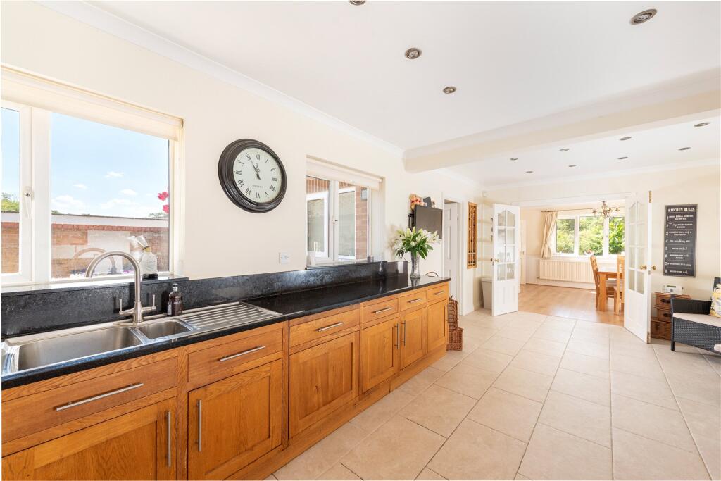 Kitchen/Breakfast Rm