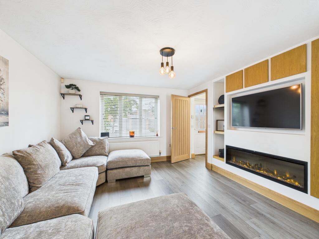 CAM03860G0-PR0440-STILL004