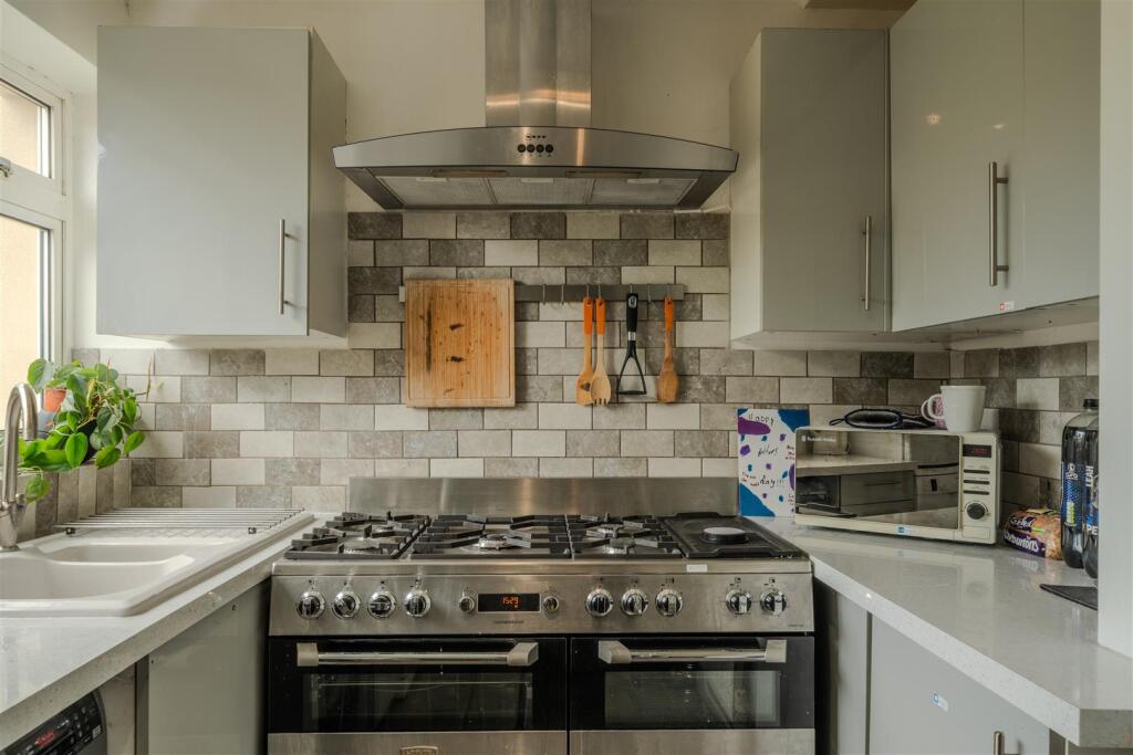 19 Lyneholmes Rise-139.jpg