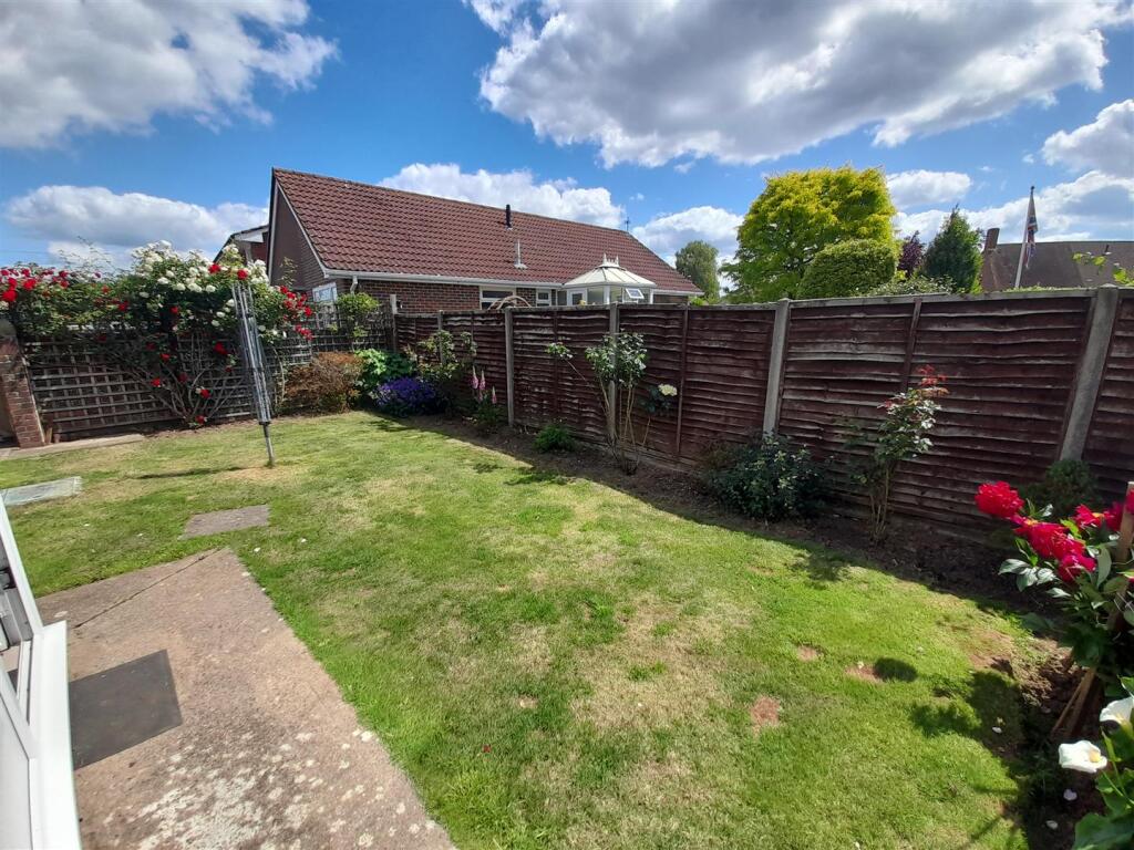 Rear garden 10.jpg
