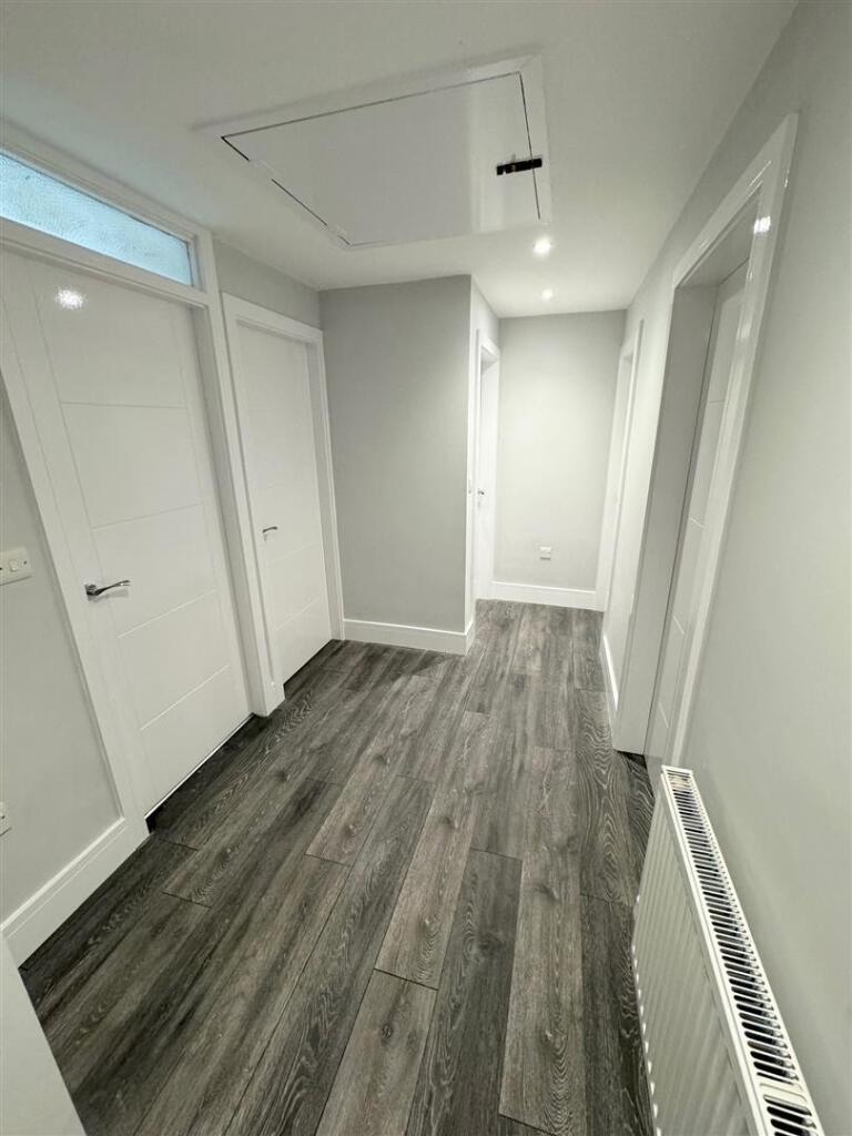 Hallway1.jpg