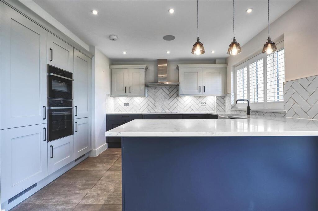 kitchen 2.jpg