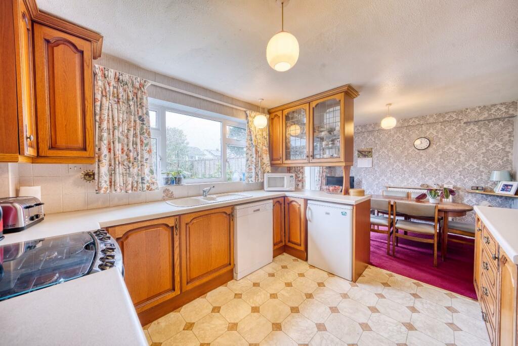 4 - kitchen diner.jpeg