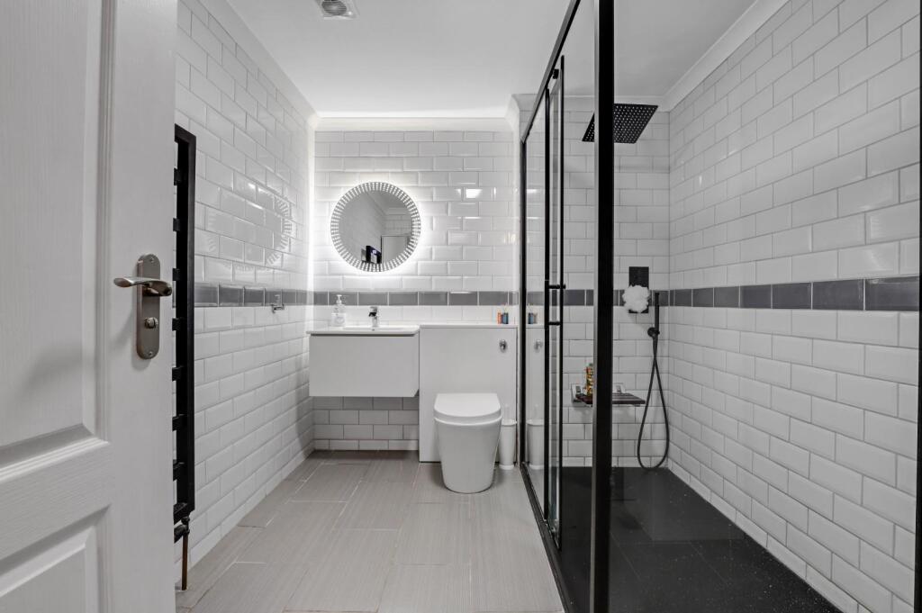 04-6cd6JHPropWpen - 7 Glade Court - 1.jpg