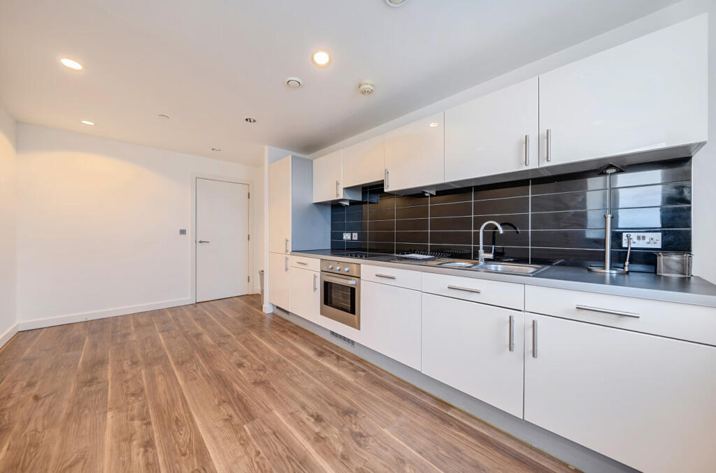 1364394-5-68e8dec...