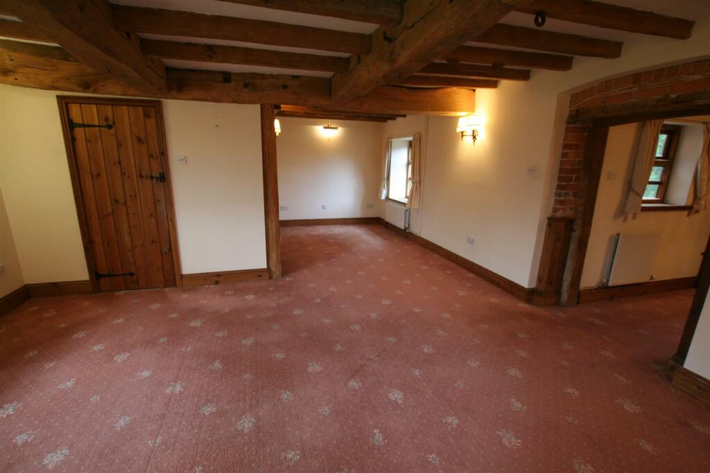 thegranaryhallow,loungediner3.JPG