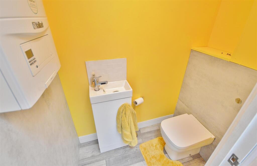 GROUND FLOOR CLOAKROOM