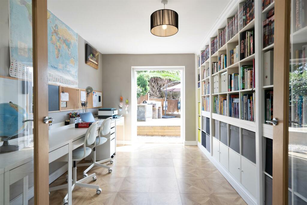 6 Holland Avenue, Knowle, Solihull, B93 9DW_32.jpg