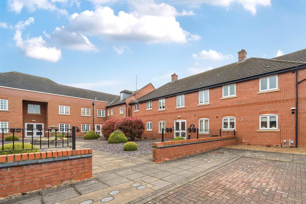 61 Reffield Close, Towcester (1) CR.jpg