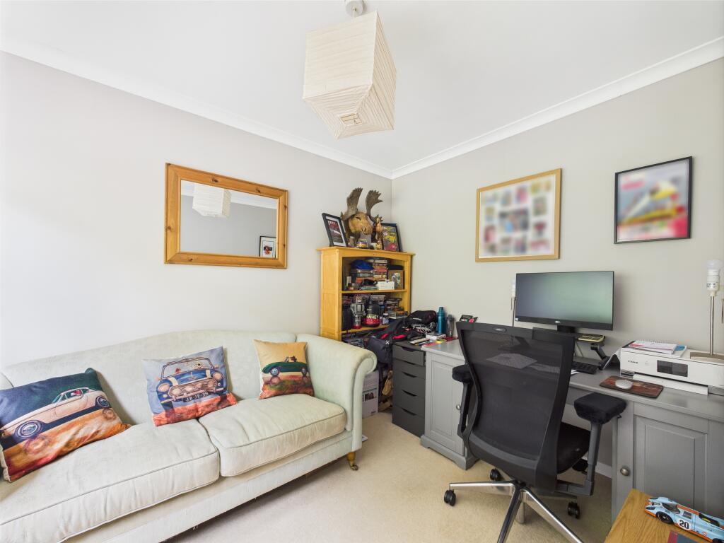 CAM01354G0-PR0516-STILL006