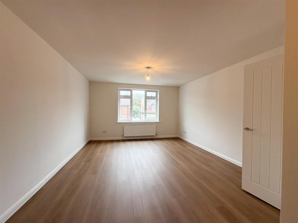 Living room-2.jpg