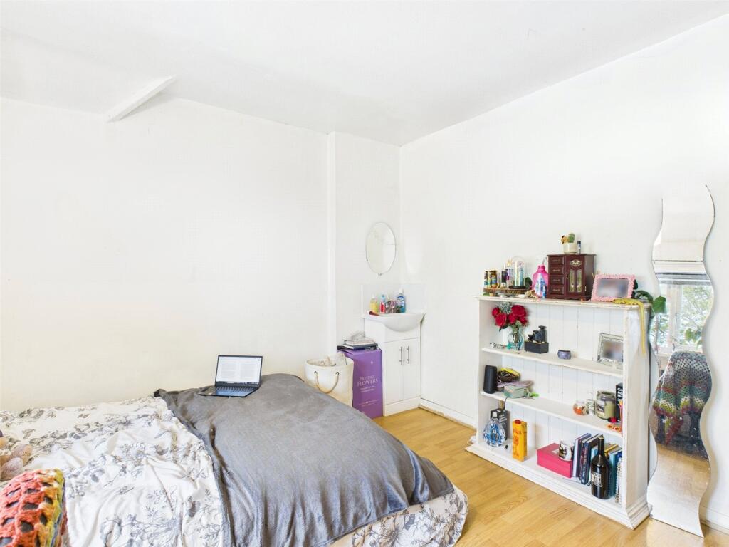 Bedroom-House-To-Ren